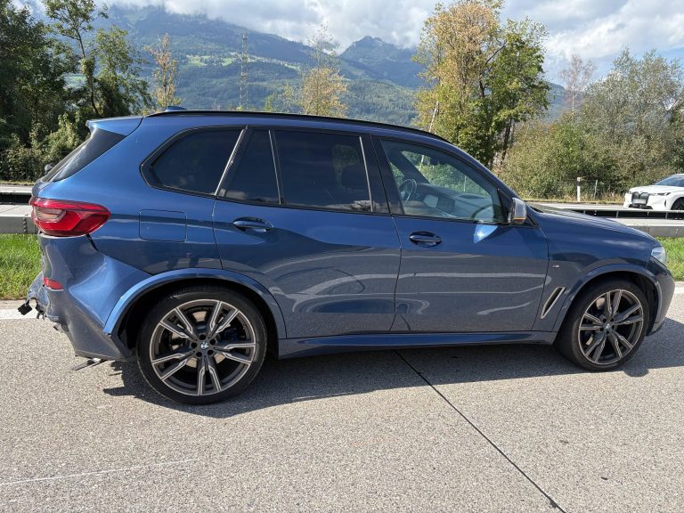 Sevelen SG: Lenkerin (73) kracht in Auto, Unfall auf A13