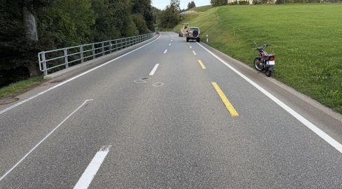 Wald AR: Töff-Lenker (17) kracht in Auto, Spital nach Unfall