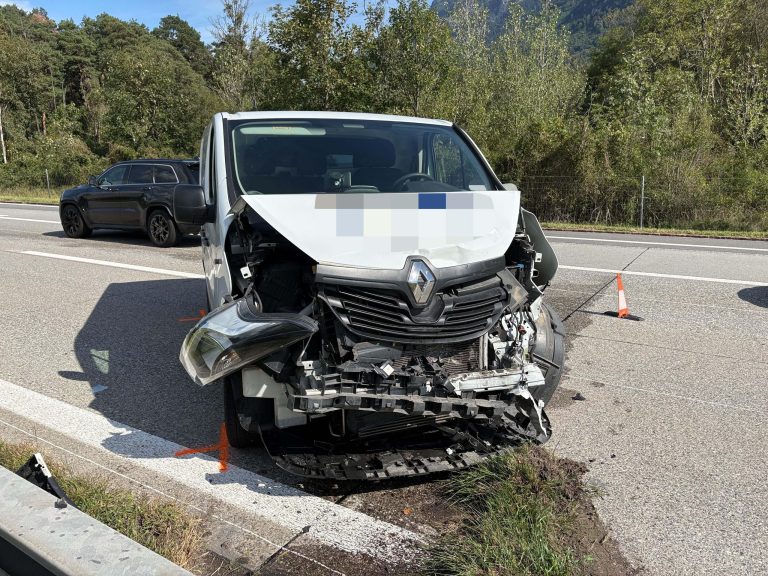 Sevelen SG: Lenkerin (73) kracht in Auto, Unfall auf A13