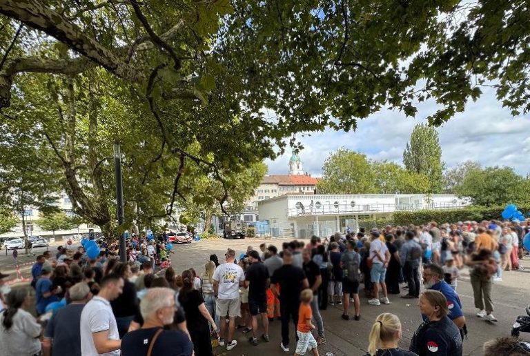 Olten SO: Sondereinheit und Polizeiboot begeistern Tausende