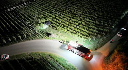 Hallau SH: Auto überschlägt sich mehrfach, Unfall: schwer verletzt