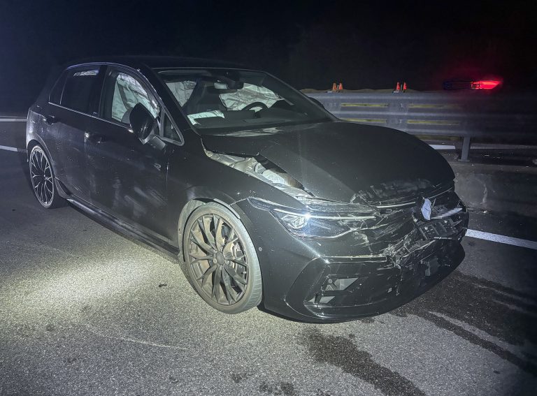 Sissach BL: Golf-Lenker knallt auf A2 in Skoda, Unfall