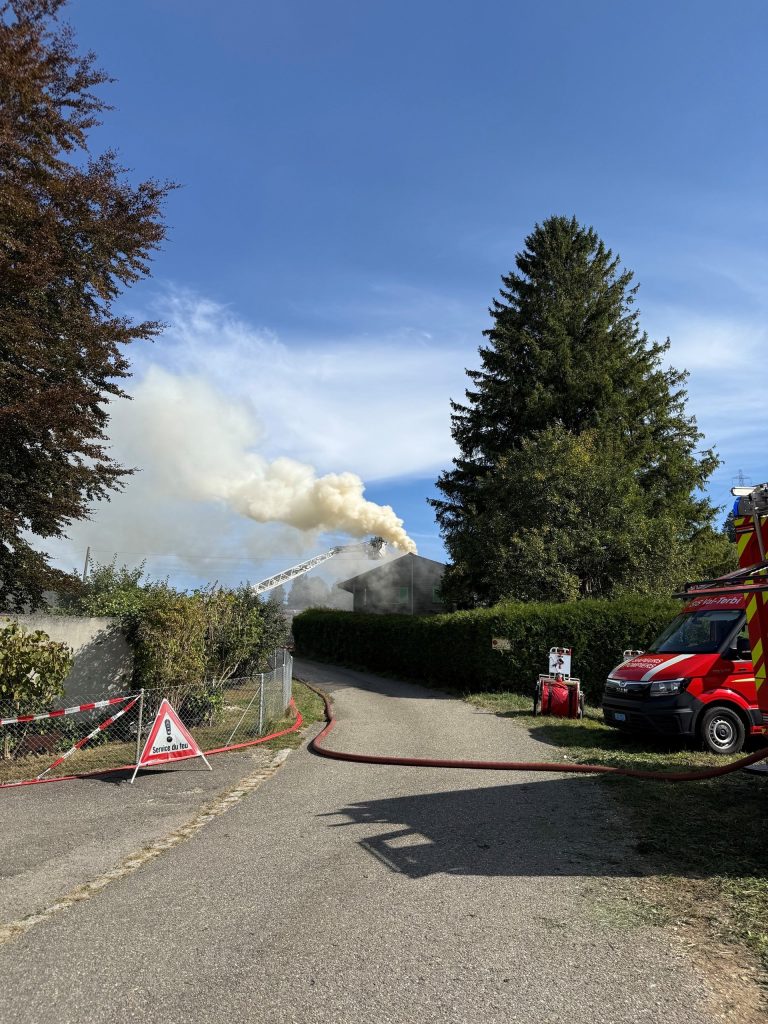 Vermes JU: Brand in Wohnhaus, 3 Personen im Spital
