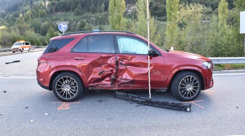 Sils im Domleschg GR: Töff prallt in Auto: Unfall fordert Spital