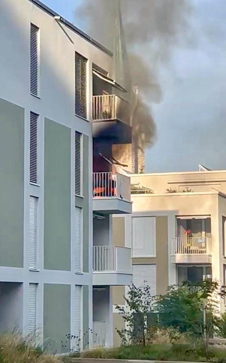 Laufen BL: Brand auf Balkon greift auf Wohnung über