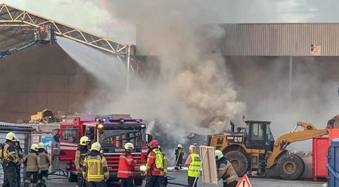 Allschwil BL: Brand bei Entsorgungsfirma sorgt für Rauch