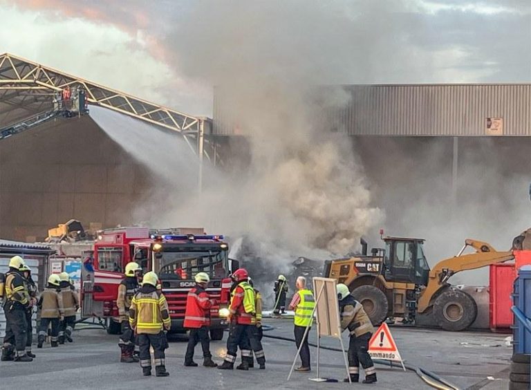 Allschwil BL: Brand bei Entsorgungsfirma sorgt für Rauch
