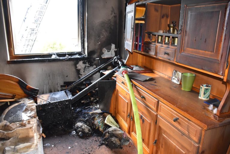 Thusis GR: Feuer-Drama in Wohnhaus, Mieter verletzt ins Spital