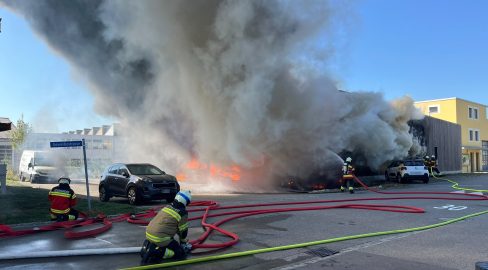 Bellach SO: Brand zerstört Firma, Person tot geborgen