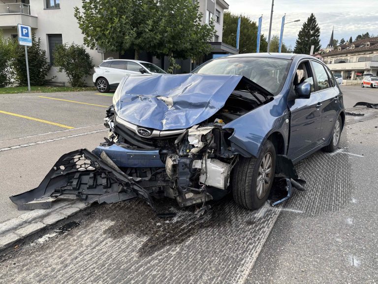Ebnat-Kappel SG: Frontal-Crash, Fahrunfähige baut Unfall
