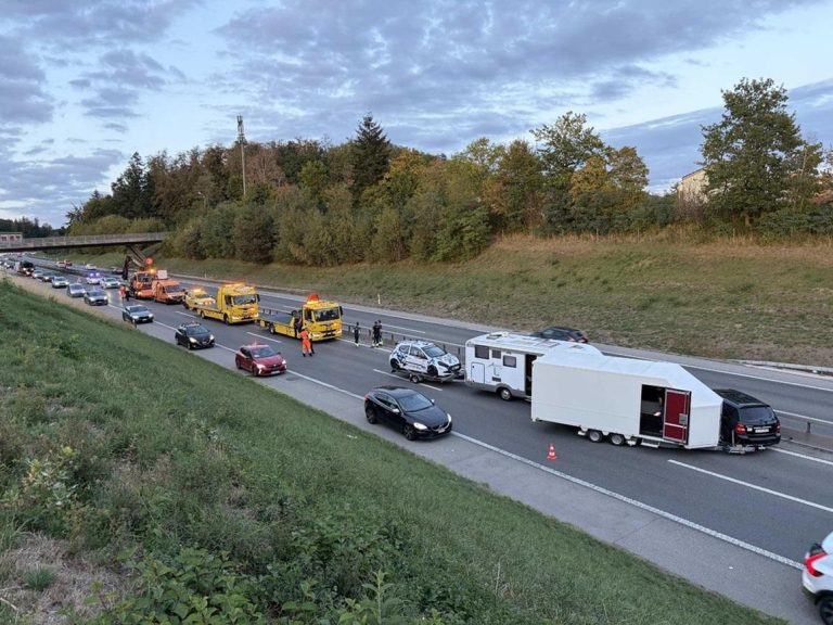 Matran FR: Schlecht gesicherte Ladung führt zu Unfall auf A12