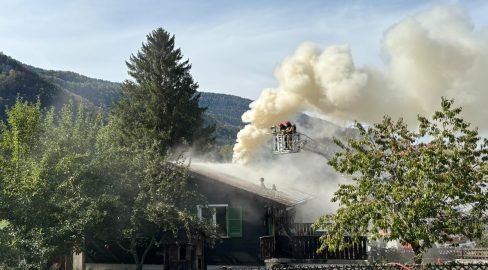 Vermes JU: Brand in Wohnhaus, 3 Personen im Spital