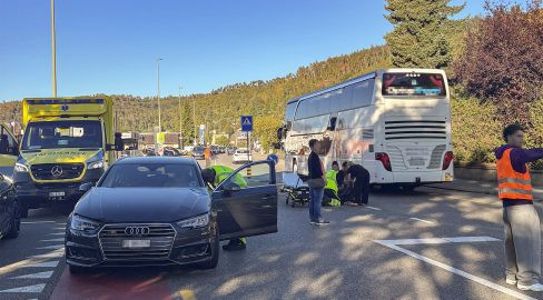Zwingen BL: Audi erfasst Frau (70): Spital nach Unfall