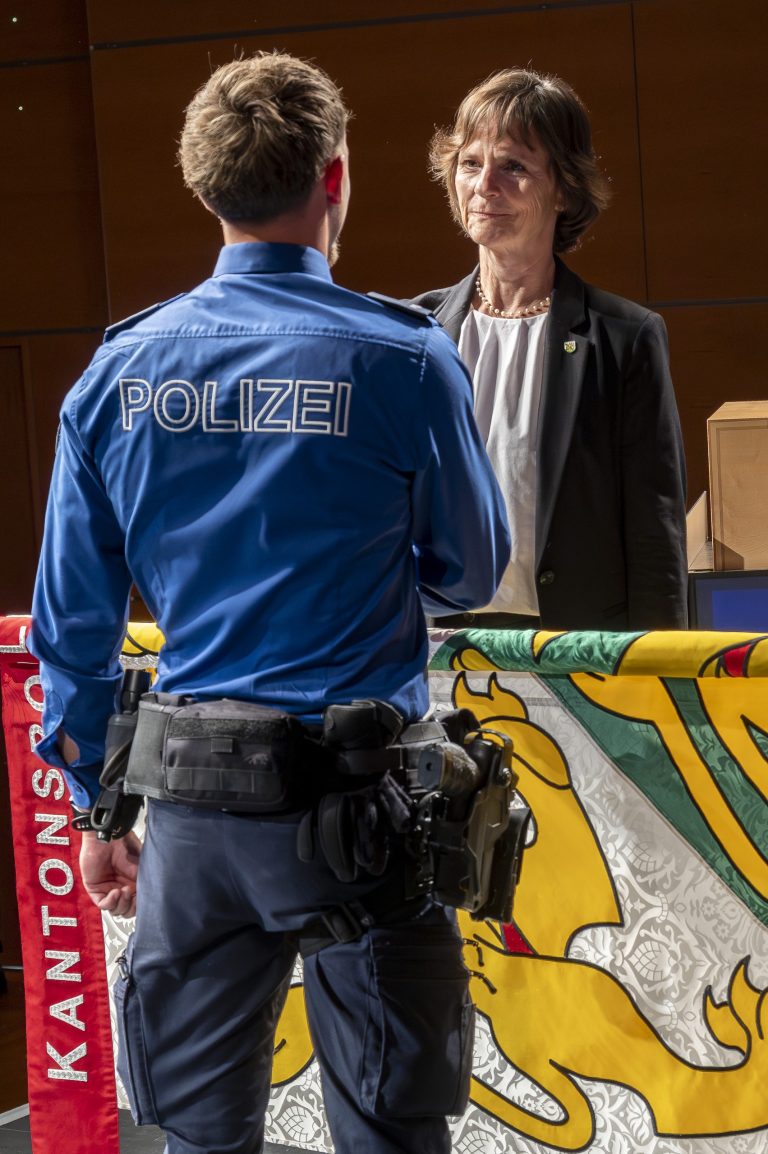Frauenfeld TG: 31 neue Polizisten im Casino vereidigt