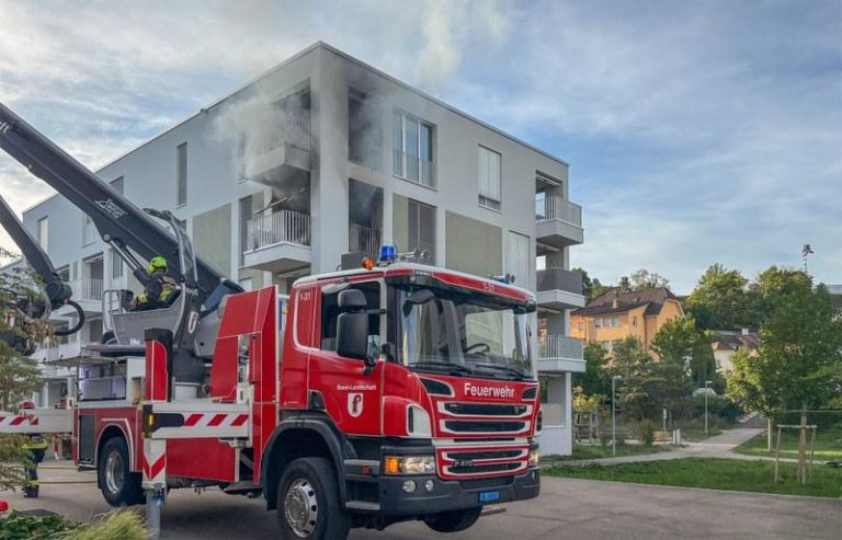 Laufen BL: Brand auf Balkon greift auf Wohnung über
