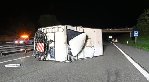 Dagmersellen LU: Wohnmobil kippt bei Unfall auf A2