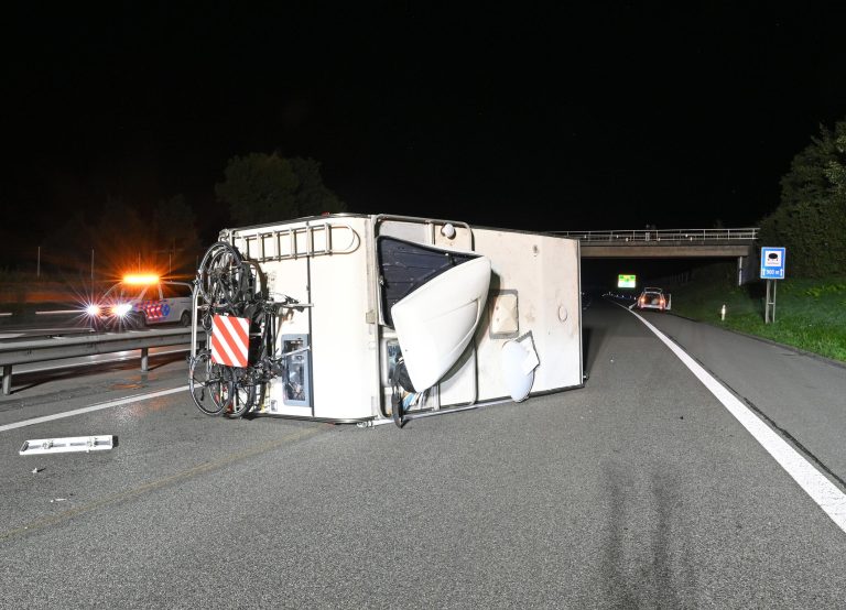 Dagmersellen LU: Wohnmobil kippt bei Unfall auf A2