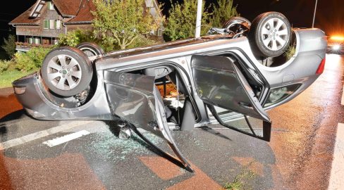 Ebnet LU: Auto überschlägt sich bei Unfall, 8 Verletzte