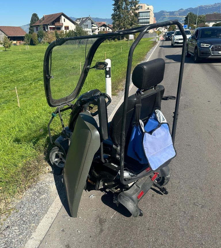 Schübelbach SZ: Rollstuhlfahrer nach Unfall in Lebensgefahr