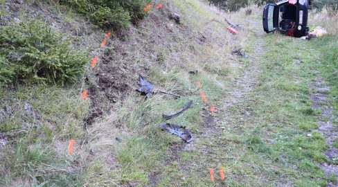 Klosters GR: Auto überschlägt sich bei Unfall, zwei Verletzte