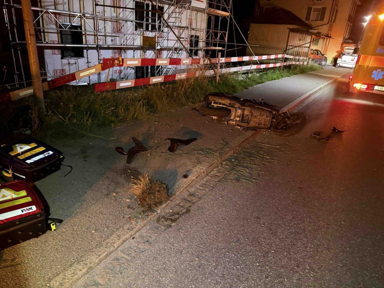 Urnäsch AR: Rollerfahrerin (18) bei Unfall schwer verletzt