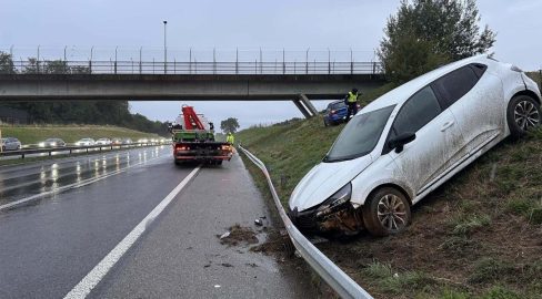 Granges-Paccot FR: Zwei Autos rutschen ab, Unfall auf A12