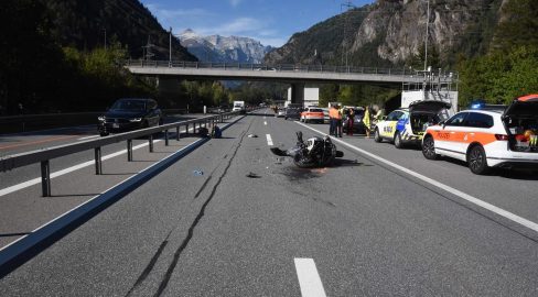 Rothenbrunnen GR: Töff-Lenker (74) stürzt bei Unfall: Spital