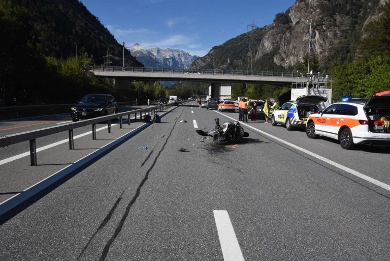 Rothenbrunnen GR: Töff-Lenker (74) stürzt bei Unfall: Spital