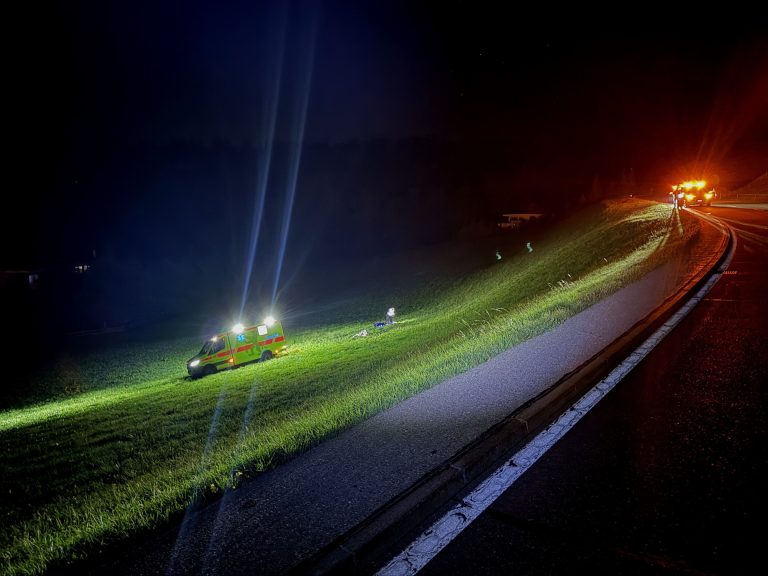Rehetobel AR: Töff-Lernfahrer (18) stürzt bei Unfall Bord hinab
