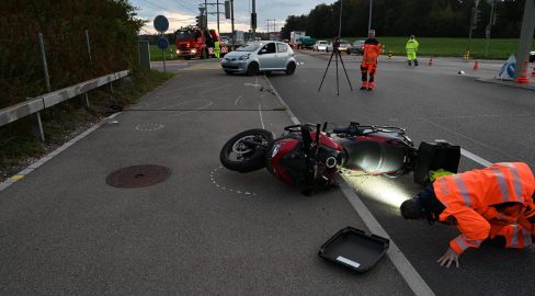 Volketswil ZH: Töfflenker bei Unfall nahe A15 schwer verletzt