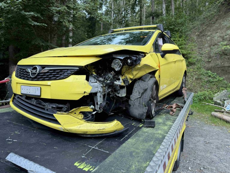 Urnäsch AR: Rollerfahrerin (18) bei Unfall schwer verletzt