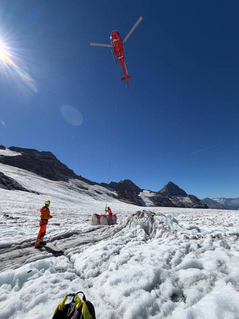 Unterschächen UR: Gletscher gibt Flugzeugwrack nach Unfall frei