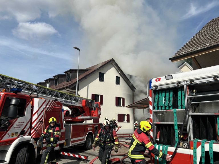 Herznach AG: Brand in Tiefgarage, Wohnungen unbewohnbar