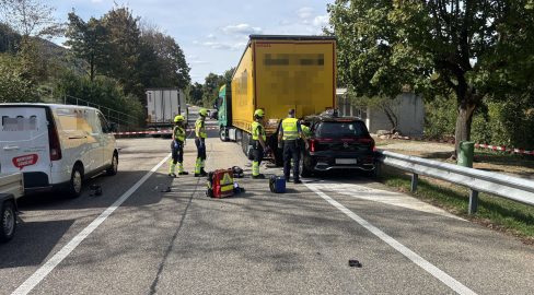 Mumpf AG: Mercedes-Lenker stirbt bei Unfall auf A3-Rastplatz