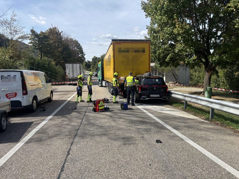 Mumpf AG: Mercedes-Lenker stirbt bei Unfall auf A3-Rastplatz