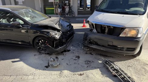 Oberegg AI: Lieferwagen übersieht Auto und baut Unfall