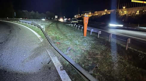 Hunzenschwil AG: Lenker (21) schläft auf A1 ein und baut Unfall