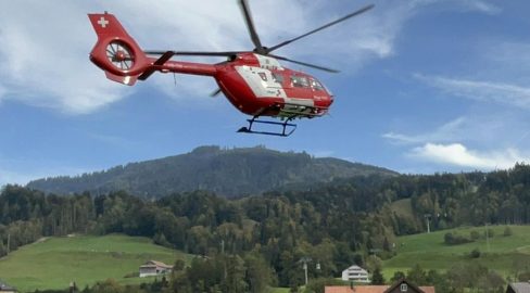 Sattel SZ: Unfall mit Traktor, Mofafahrer (63) schwer verletzt