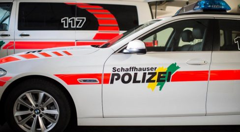Beringen SH: Töff flüchtet nach Unfall, Audi-Lenker gesucht