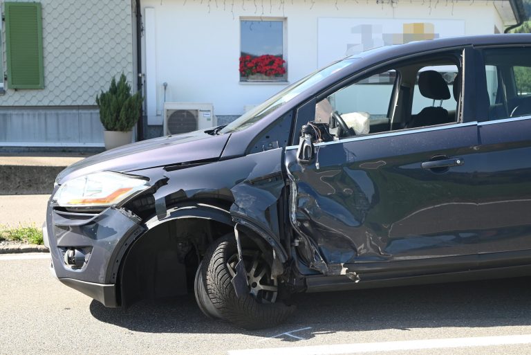 Bazenheid SG: Mann schwer verletzt bei Unfall mit 3 Autos