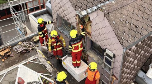 Ernetschwil SG: Brand im Dachstock sorgt für Vollsperrung