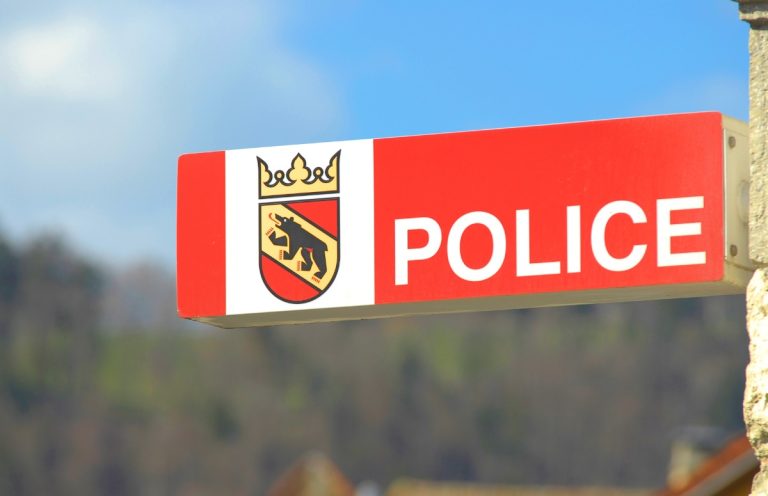 Biel/Bienne BE: Polizei startet Fahndung nach Pyro-Zündlern