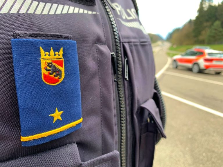 Milken BE: E-Biker bei Unfall schwer verletzt, Rega im Einsatz