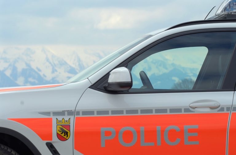 Thun BE: Unfall auf A6: Lenker schwer verletzt, Vollsperrung