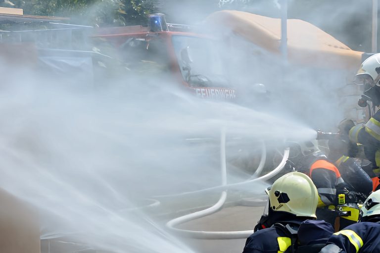 Fahrzeugbrand: Verkehrsbehinderung zwischen Vuisternens und Mézières