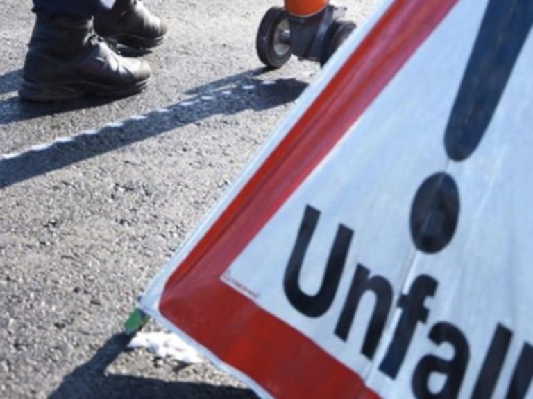 Unfall auf A5: Verkehrsbehinderung Höhe Verzweigung Bözingenfeld