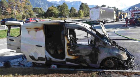 Zizers GR: Brand auf A13, PW brennt völlig aus