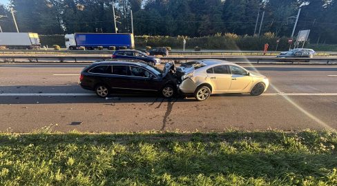 Lenzburg AG: Skoda kracht auf A1 in Opel, Verletzter nach Unfall