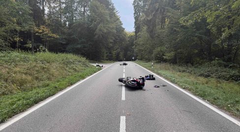 Unfall in Glashütten AG: Zwei Töff-Lenker schwer verletzt