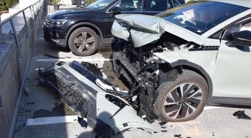 Pontresina GR: Auto kracht in Mauer, zwei Frauen nach Unfall im Spital